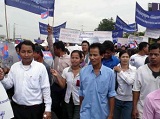 សហជីព​កម្មករ​ធំ​ៗ ​ព្រម​ព្រៀង​ទាម​ទារ​ដំឡើង​ប្រាក់​ខែ​កម្មករ​កាត់​ដេរ​ ១៧៧ ​ដុល្លារ​