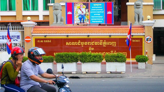 តំណាង​ពលរដ្ឋ​មាន​ជម្លោះដីធ្លី​៨​នាក់ នៅ​កំពង់ឆ្នាំង ចូលខ្លួន​បំភ្លឺ​នៅ​តុលាការ​ក្រុង​ភ្នំពេញ