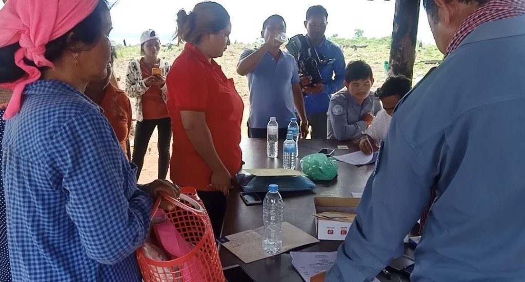 ​ពលរដ្ឋ​៥៤៦​គ្រួសារ​ព្រម​ទទួលយក​ដី​កសិកម្ម​ជា​កម្មសិទ្ធិ​ក្នុង​មួយ​គ្រួសារ​២​ហិកតា