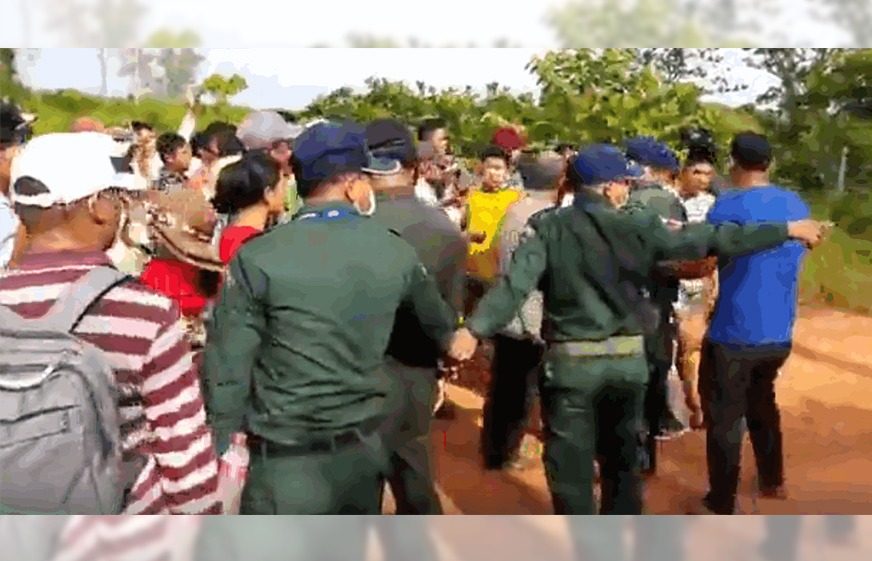 អ្នក​ភូមិ​​ចោទ​​អាជ្ញាធរ​​ខេត្ត​​ព្រះ​សីហនុ​​ថា​ ឈូស​​ឆាយ​​ដំណាំ​​ពលរដ្ឋ​​នៅ​​កោះ​រ៉ុង​​ដោយ​​គ្មាន​​សំណង​​