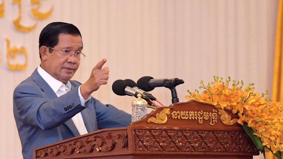 សម្តេចតេជោ ហ៊ុន សែន បញ្ជាក់ច្បាស់ៗថា មន្ត្រីខិលខូចឃុបឃិតគ្នាយកដីរដ្ឋ និងដីពលរដ្ឋ ត្រូវទទួលទោសធ្ងន់ធ្ងរបំផុត ហើយឈានដល់ការបណ្តេញចេញពីបក្សថែមទៀត