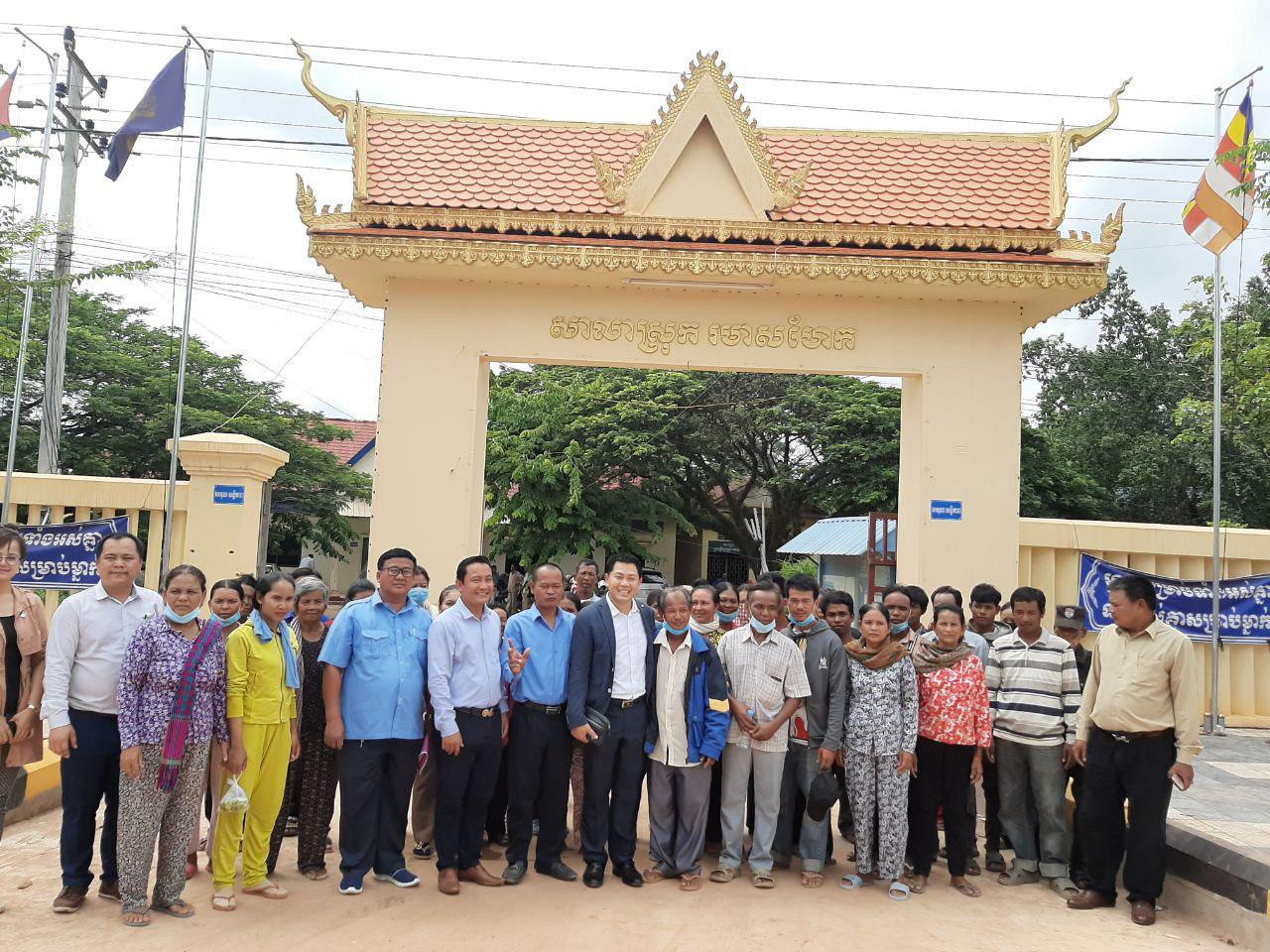 ថ្ងៃនេះប្រជាពលរដ្ឋ៤គ្រួសារ នៅស្រុករមាសហែក ខេត្តស្វាយរៀង ផុតព្រួយភ័យ