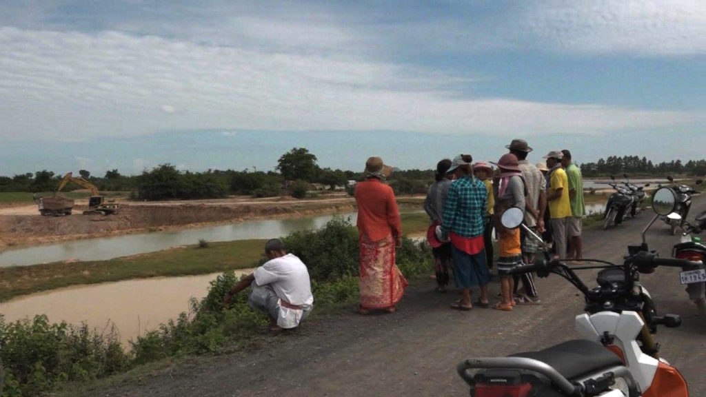 ក្រោយផ្ទុះការតវ៉ាខ្លាំង អភិបាល​រង​ចុះ​បញ្ឈប់សកម្មភាព​កាយដី