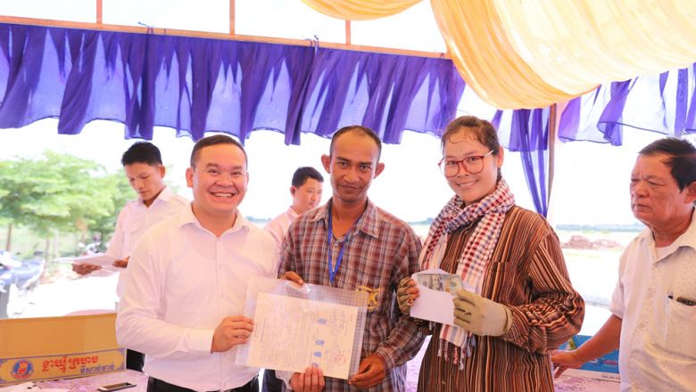 មន្ត្រី​សាលាក្រុង​ថា​ នឹង​ពិនិត្យ​ករណី​ពលរដ្ឋ​ ៣៣ ​គ្រួសារ​ ស្នើសុំ​ឲ្យ​ជួយ​ដោះស្រាយ​បញ្ហាដីធ្លី