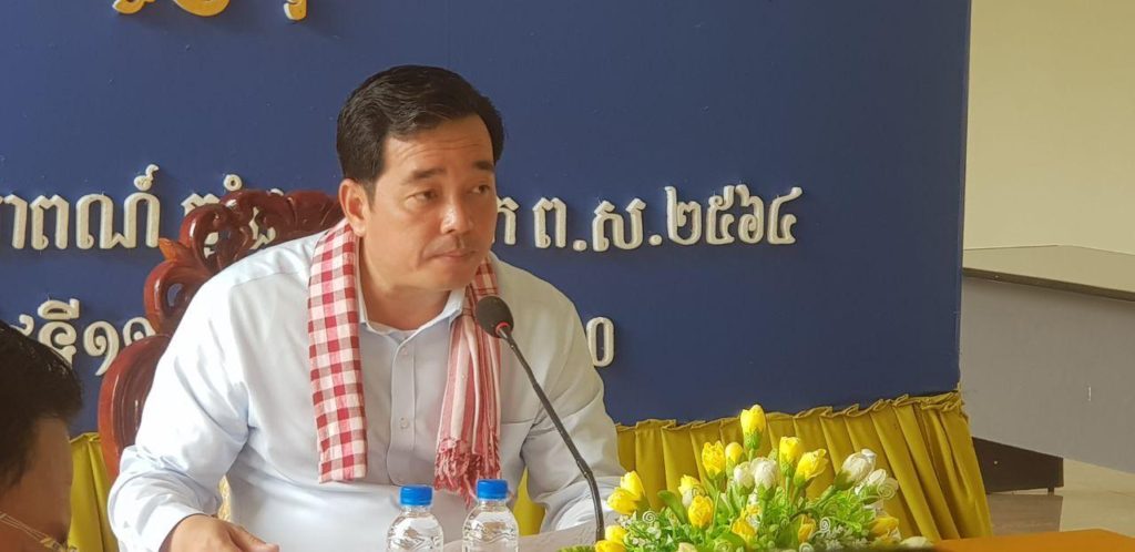 ​អាជ្ញាធរខេត្ត​សម្រេច​ផ្តល់​បណ្ណ​ដី​ជូន​ពលរដ្ឋ​បី​គ្រួសារ​នៅ​ក្រុង​កំពង់ចាម​
