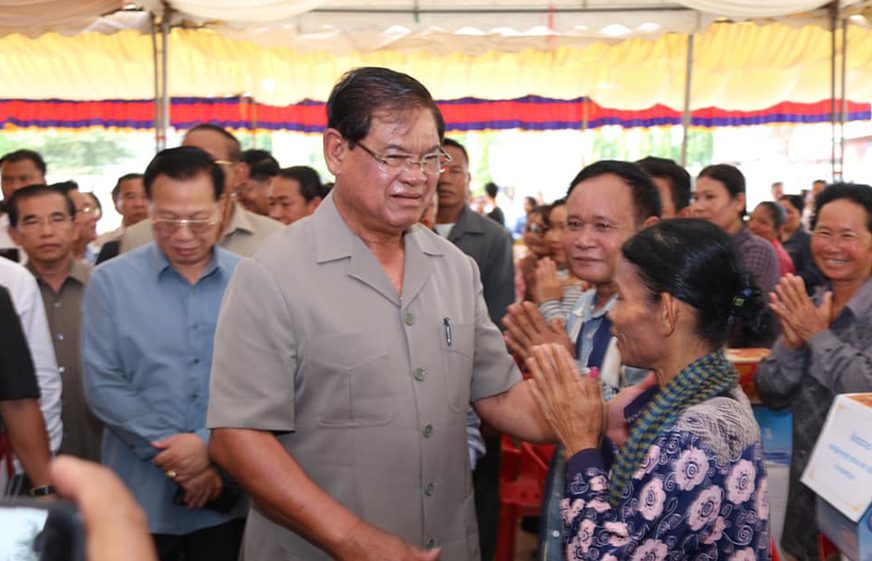 លោ​កស ខេង រំ​ព្ញ​ក​ម​ន្ត្រី​​ជា​ថ្មី​​ត្រូវ​​​អត់​ធ្មត់​​ដោះ​​​​ស្រាយ​​​បញ្ហា​​របស់​​ពល​រដ្ឋ​​​ដោយ​ចៀស​វាង​​ប្រើ​​ហិង្សា​​