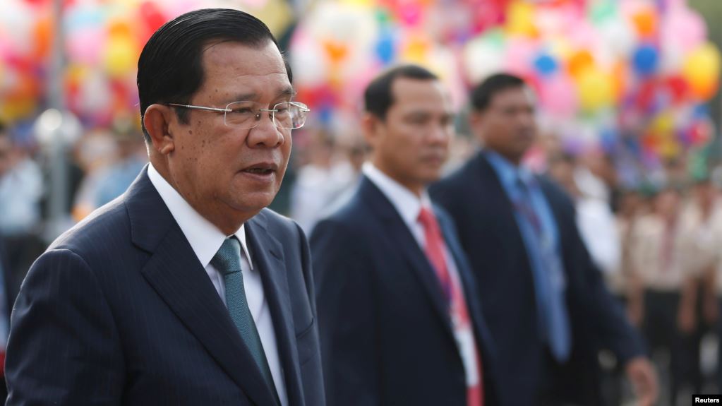 លោក ហ៊ុន សែន បញ្ជា​ឲ្យ​ចុះ​សួរ​ប្រជា​ពលរដ្ឋ​នៅ​តាម​ព្រំដែន ដែល​អះអាង​ថា បាត់​ដី​ធ្លី