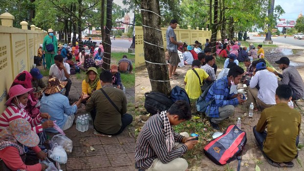 ពលរដ្ឋ​មាន​ទំនាស់​ដីធ្លី​​នៅ​ខេត្ត​កោះកុង​ផ្អាក​តវ៉ា​មួយ​រយៈ ក្រោយ​អាជ្ញាធរ​រឹតត្បិត​ខ្លាំង